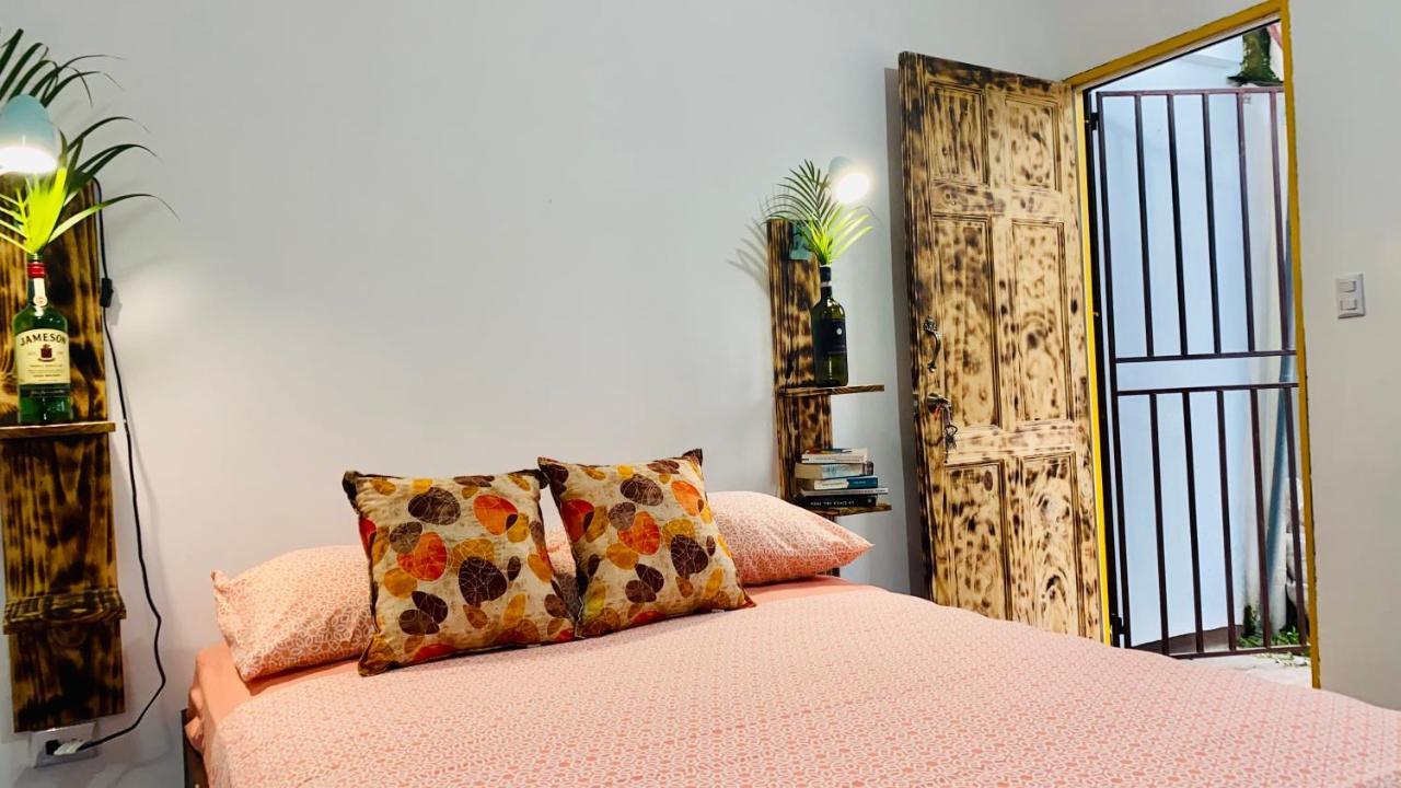 Studio Apartment with One Double Bed